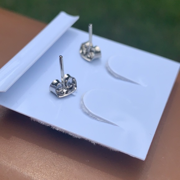 New Patriotic Heart shaped Earrings - Picture 4 of 5